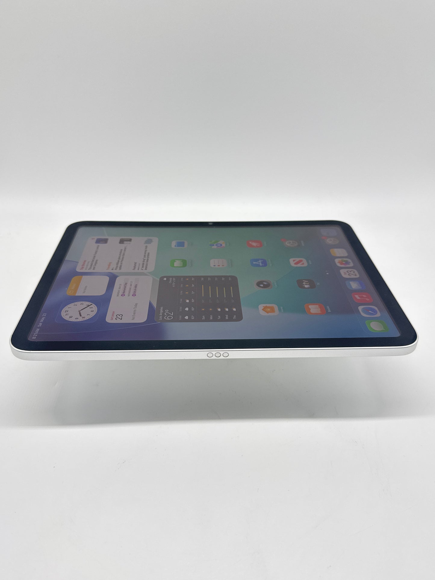 Apple iPad 10th Gen 64GB A2696 Wi-Fi Only Silver