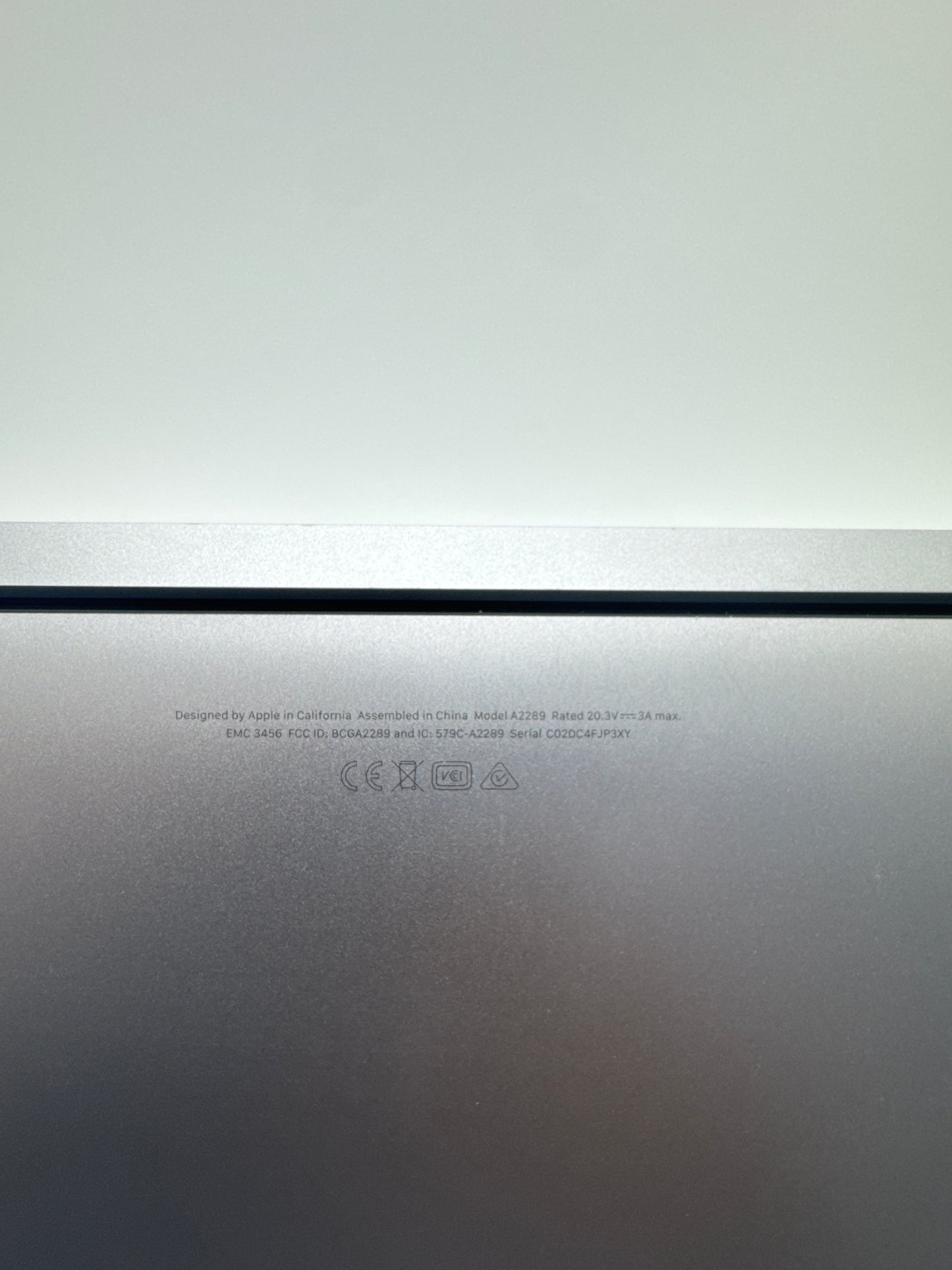 Apple MacBook Pro 13-inch A2289 2020 Core i7 8GB 256GB Space Grey - Read