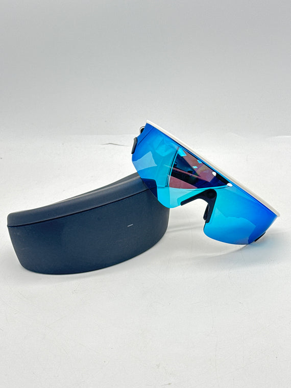 Oakley Meta Vanguard Smart Glasses White Used w/ Charging Case