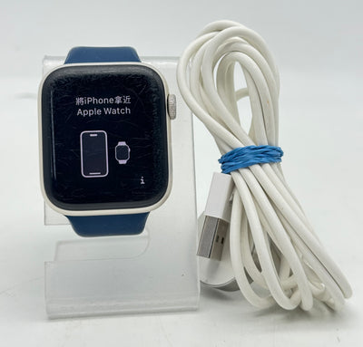 Apple Watch SE 2 A2723 44mm Silver Aluminum GPS w/ Band & Charger Used