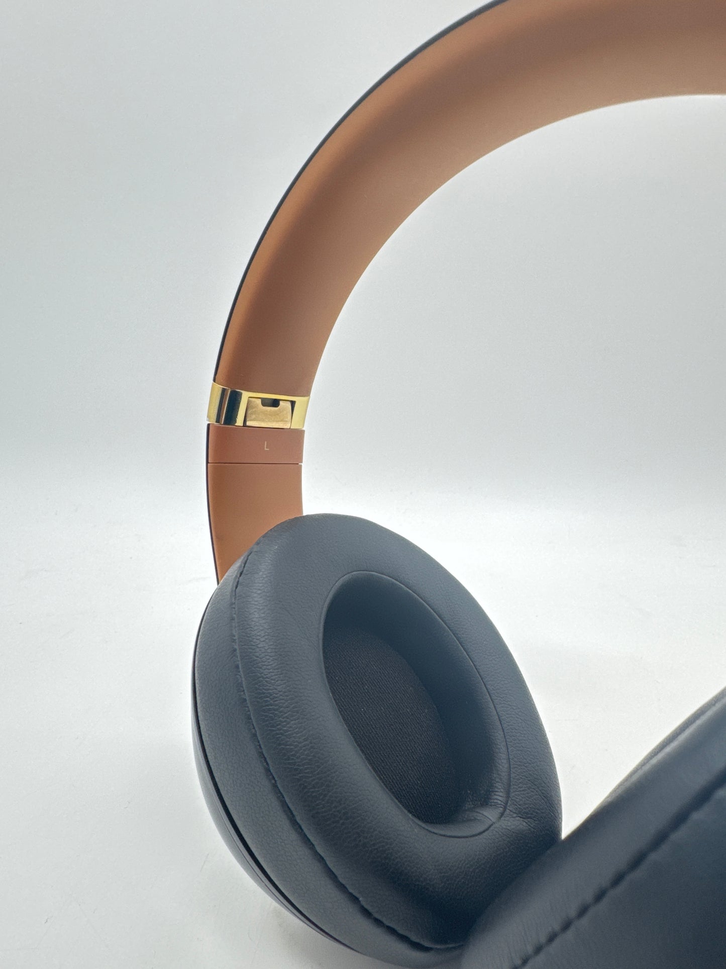 Beats Studio 3 Over the Ear Wireless Headphones A1914 Black