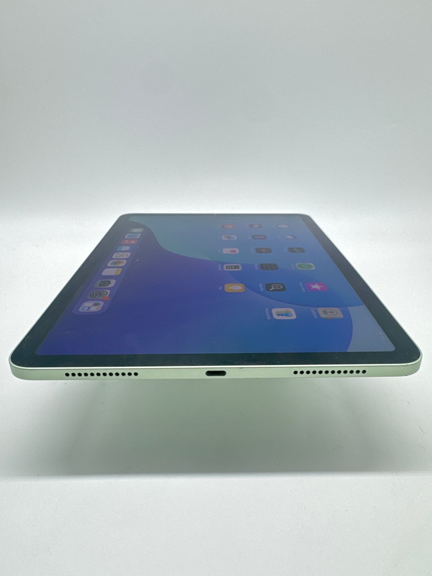 Apple iPad Air 4th Gen 64GB Wi-Fi Only Green A2316 MYFR2LL/A Cracked Screen
