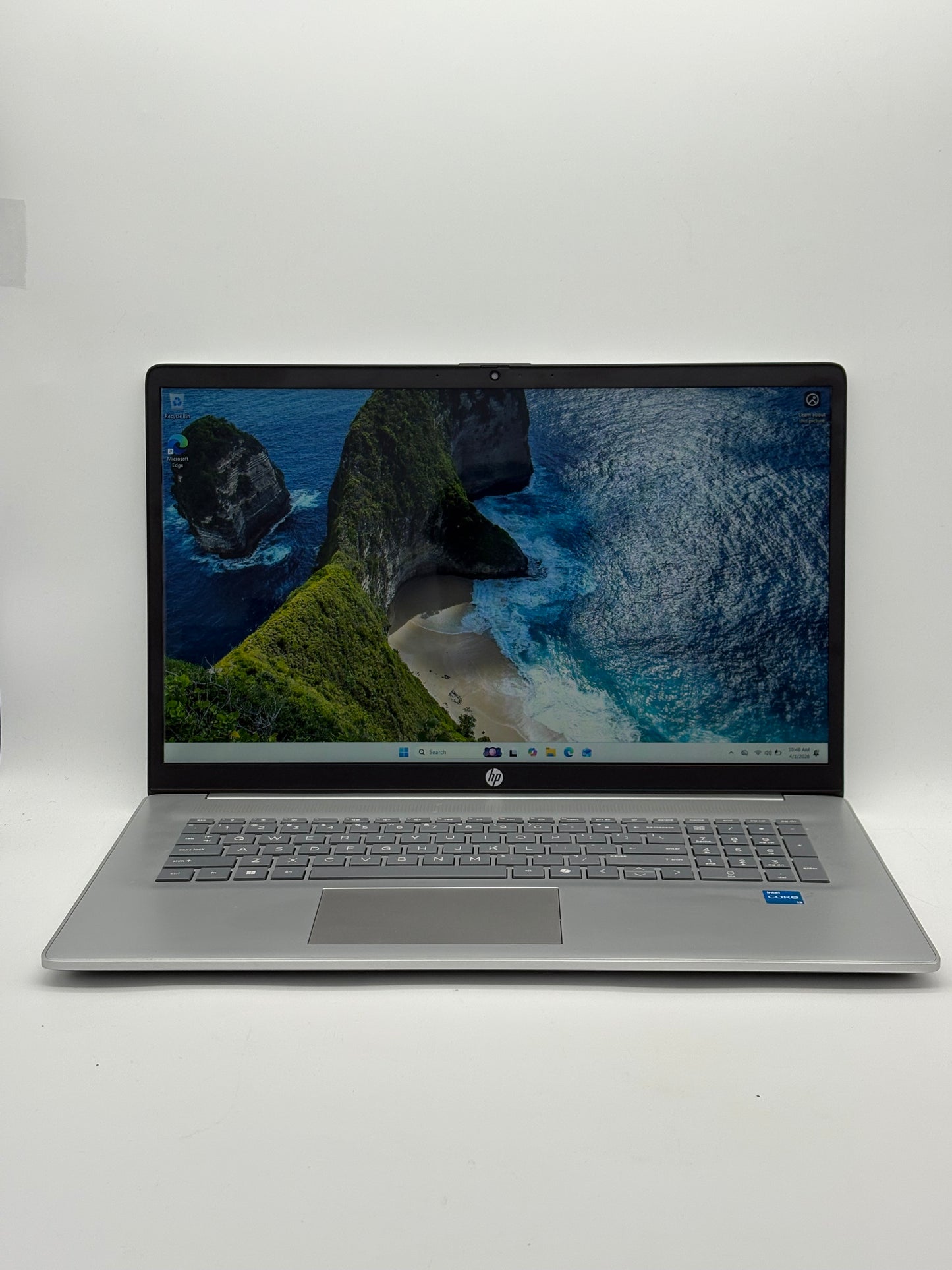 HP 17-cn3403nr 17.3-inch Intel Core i3 8GB RAM 128GB SSD Silver Laptop