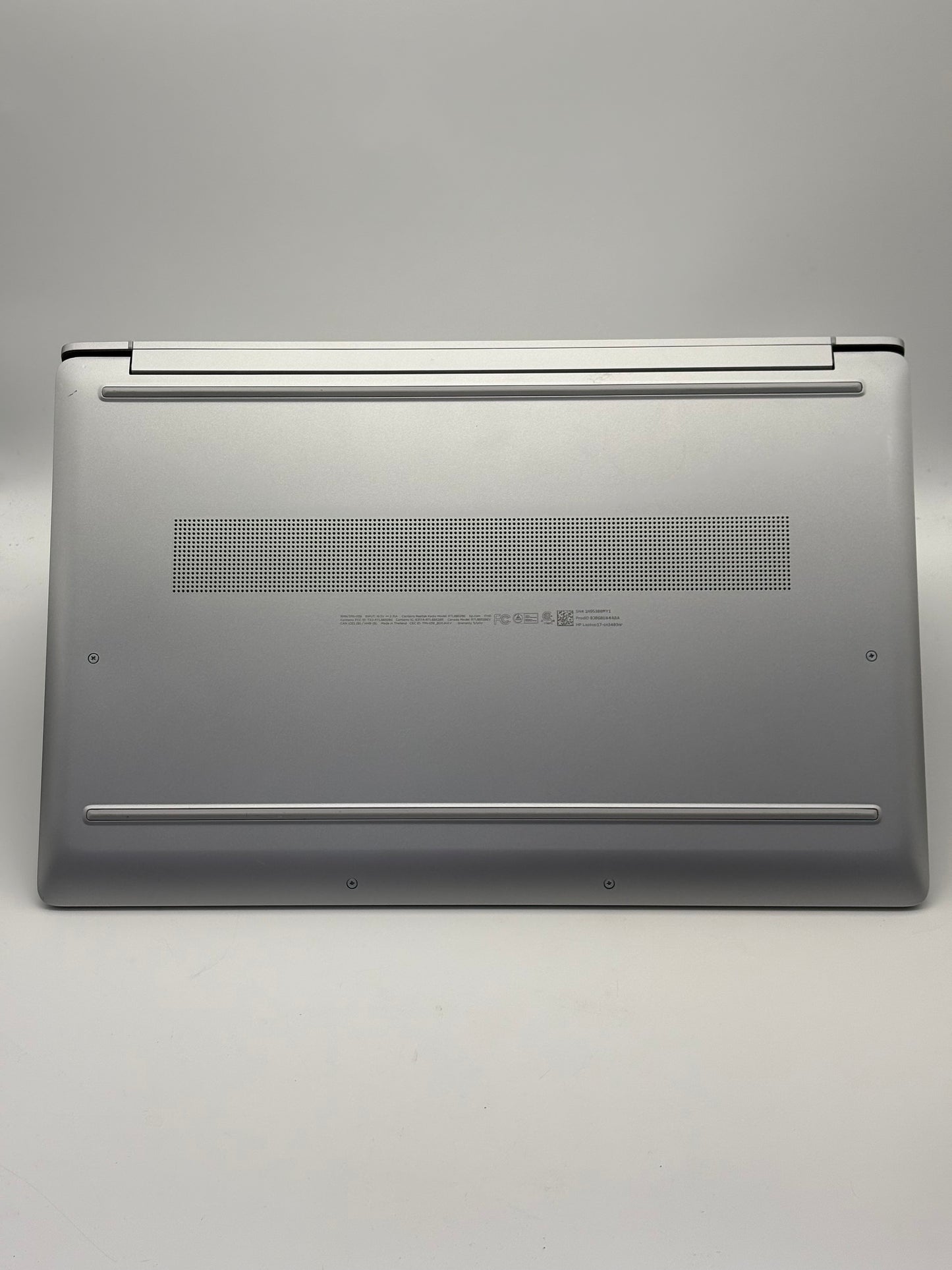 HP 17-cn3403nr 17.3-inch Intel Core i3 8GB RAM 128GB SSD Silver Laptop