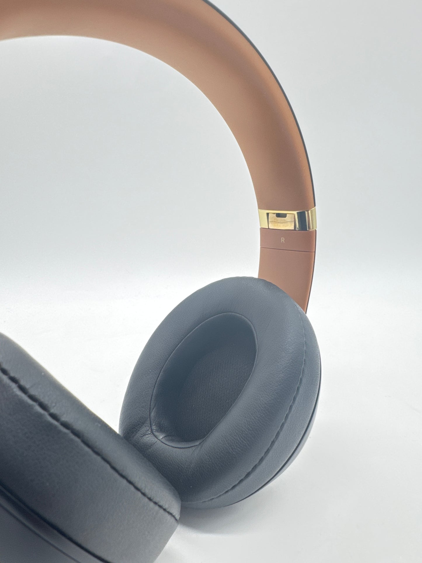 Beats Studio 3 Over the Ear Wireless Headphones A1914 Black