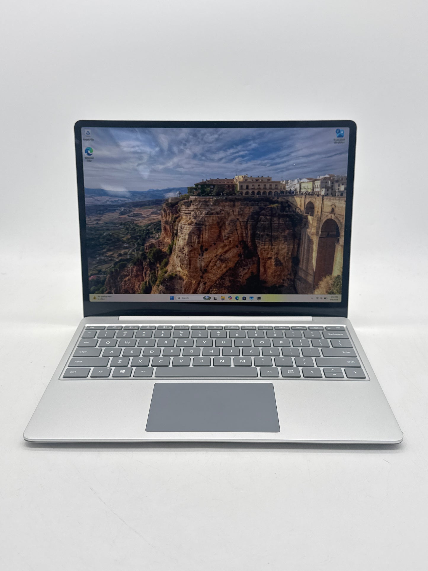 Microsoft Surface Laptop Go 1943 14-inch Core i5-1035G1 1.19Ghz 16GB 256GB Silver
