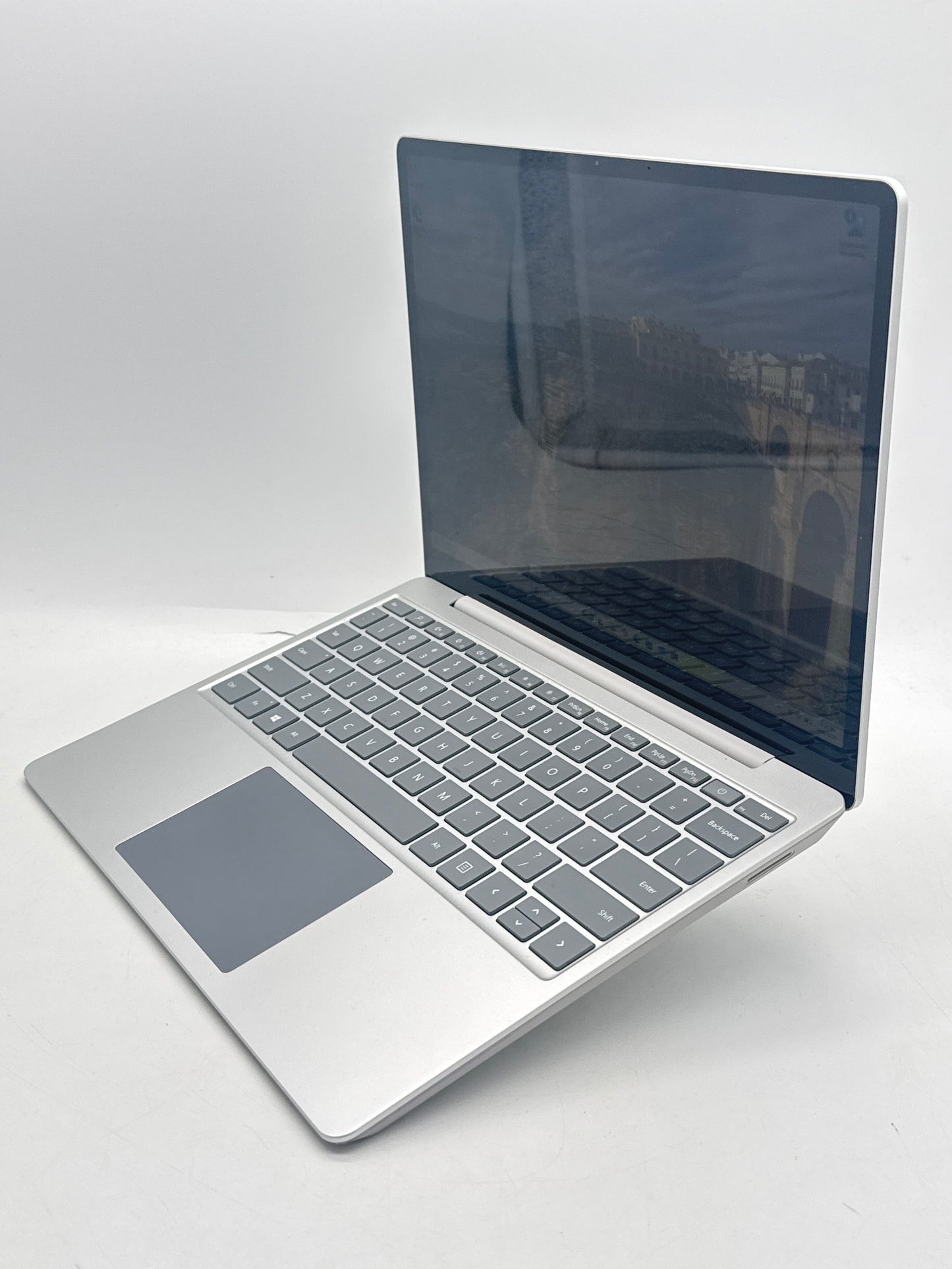 Microsoft Surface Laptop Go 1943 14-inch Core i5-1035G1 1.19Ghz 16GB 256GB Silver