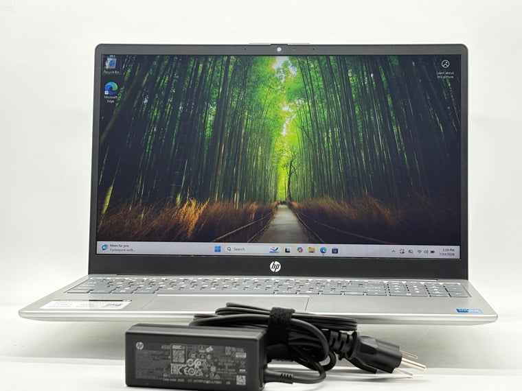 HP 15-fd0123dx 15.6" i3-1315U 8GB RAM 256GB SSD Touchscreen Laptop w/ Charger