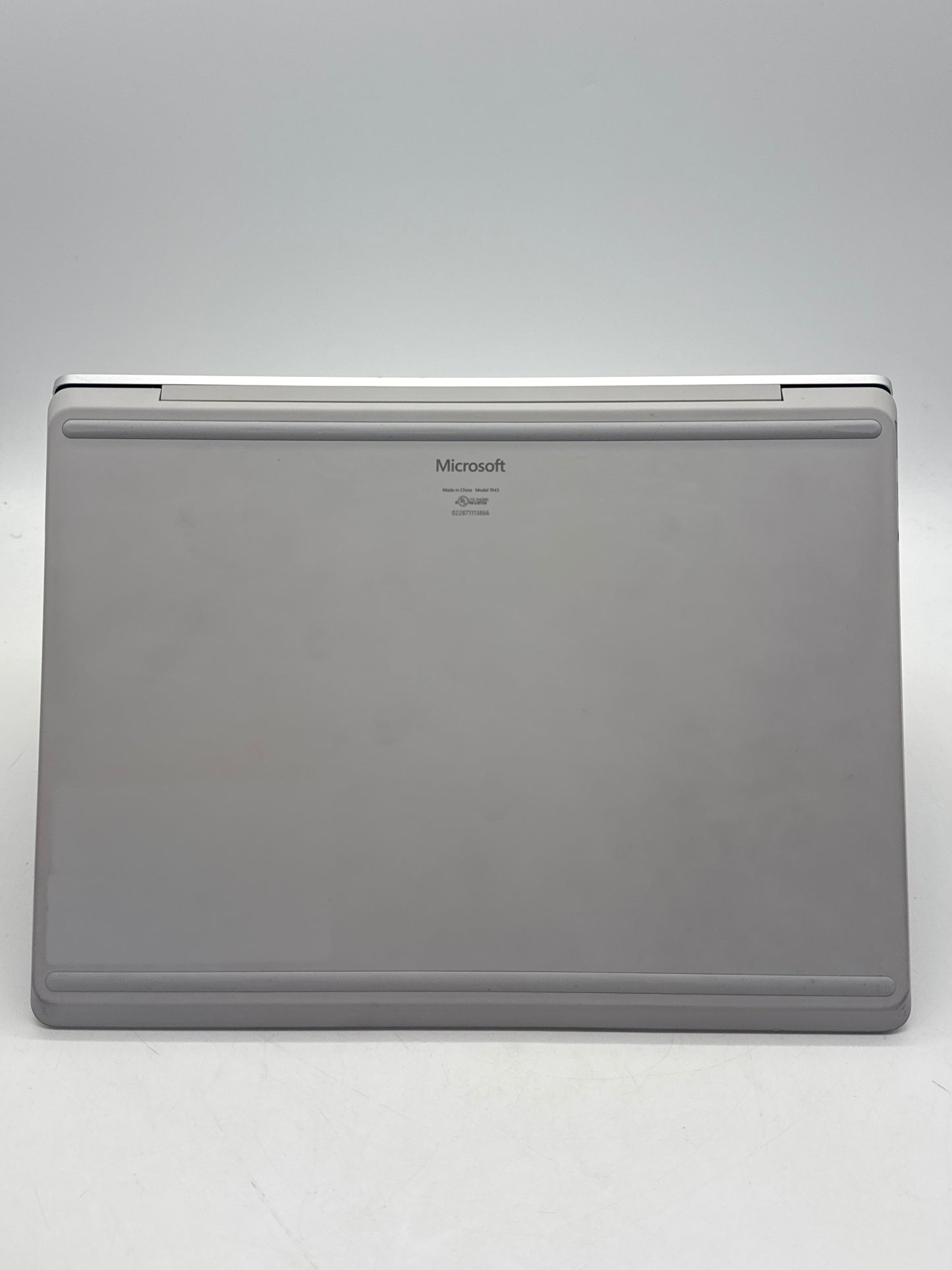 Microsoft Surface Laptop Go 1943 14-inch Core i5-1035G1 1.19Ghz 16GB 256GB Silver
