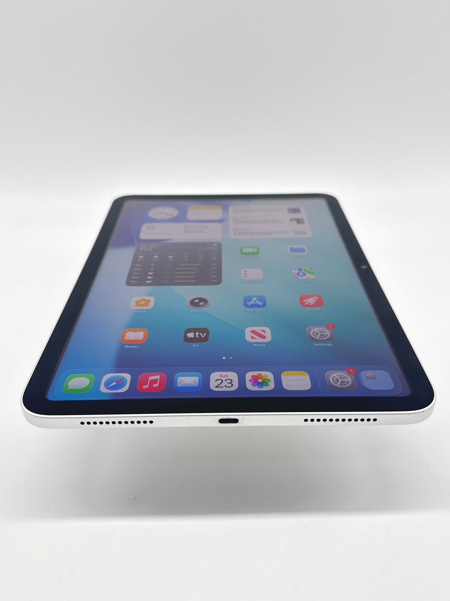 Apple iPad 10th Gen 64GB A2696 Wi-Fi Only Silver