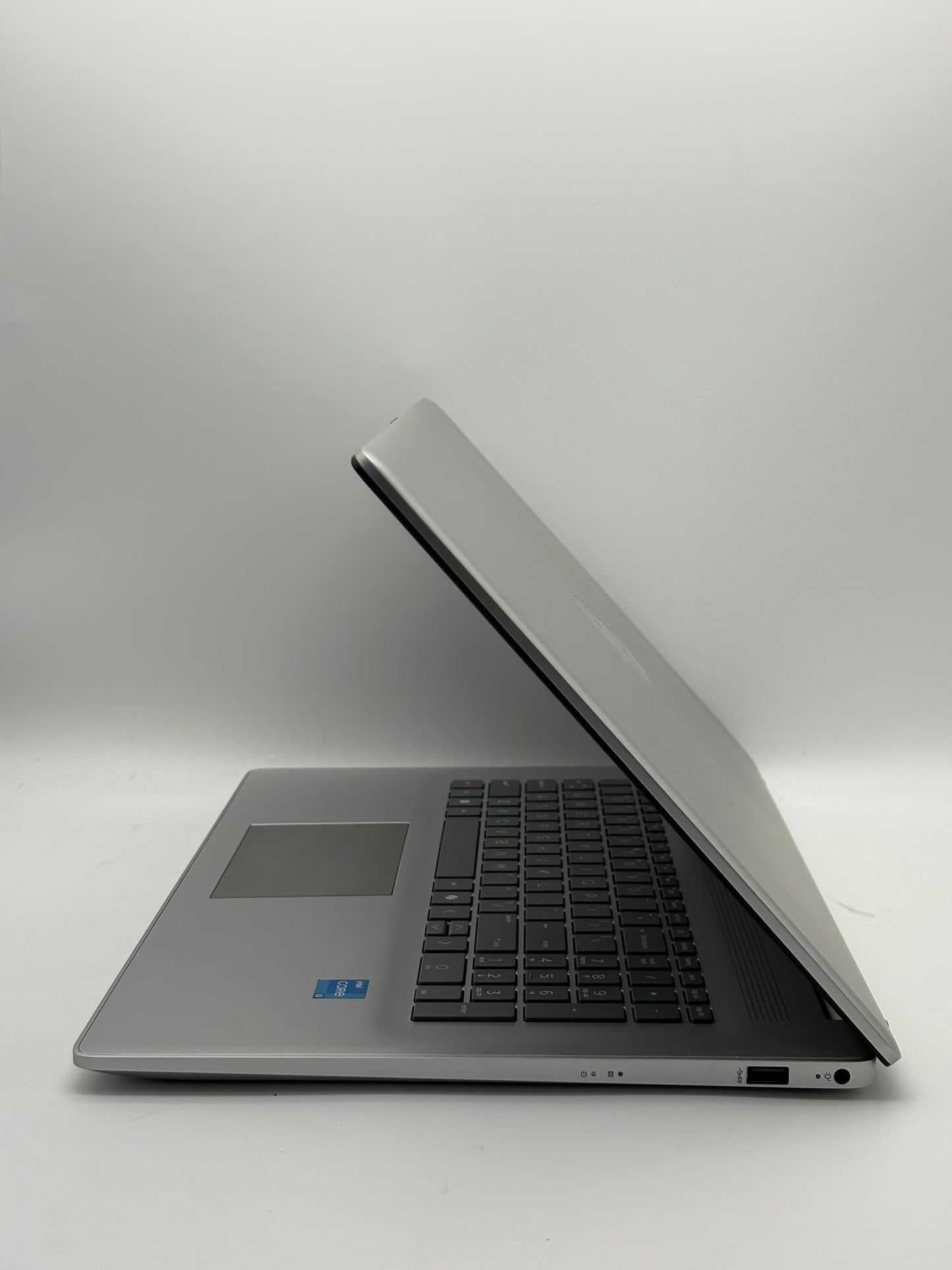 HP 17-cn3403nr 17.3-inch Intel Core i3 8GB RAM 128GB SSD Silver Laptop