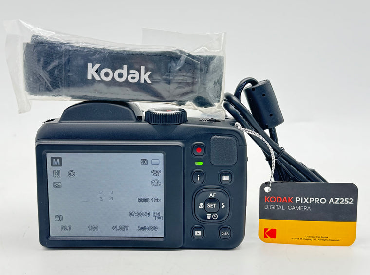 Kodak PixPro AZ252 25x Zoom Digital Camera w/ Accesories