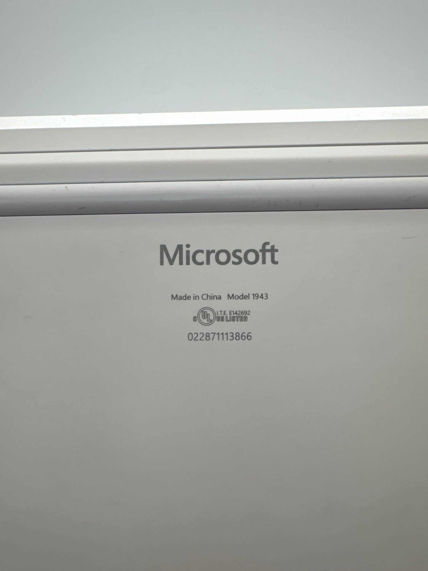 Microsoft Surface Laptop Go 1943 14-inch Core i5-1035G1 1.19Ghz 16GB 256GB Silver